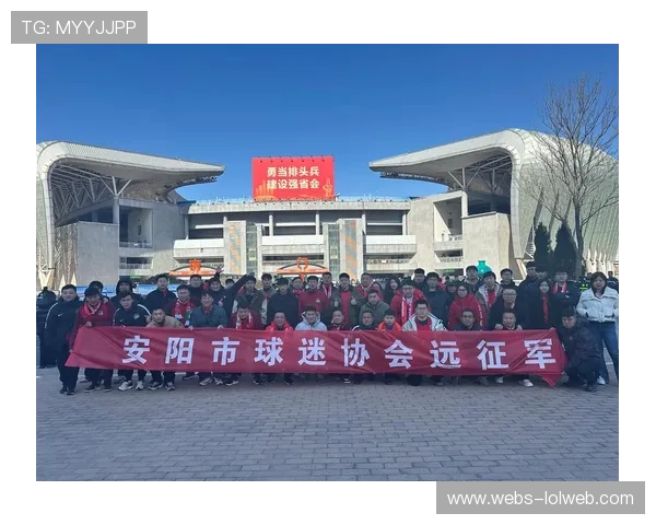 山东泰山球迷远征军声势浩大,全程为球队助威