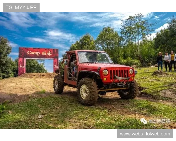 夜间耐力赛段创新尝试，头灯照明下的雨林赛道呈现别样挑战